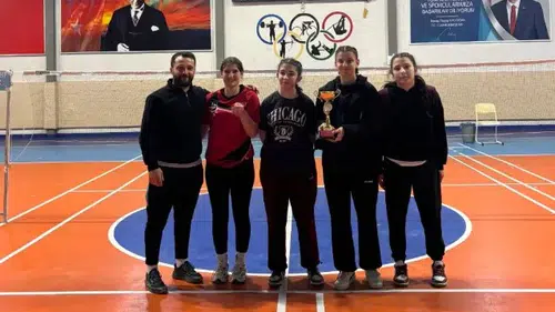 Ardanuç’ta Okul Sporları Badminton İl Birinciliği Tamamlandı