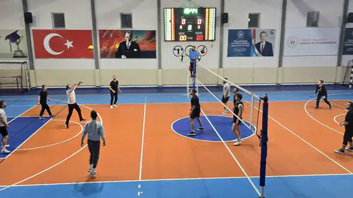 Döner City, Voleybol Turnuvası’nda Ardanuç Belediyesi’ni 3-0 yenerek şampiyon oldu