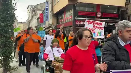 Fındıklı'da engelli bireyler için farkındalık yürüyüşü düzenlendi, eşit yaşam çağrısı yapıldı