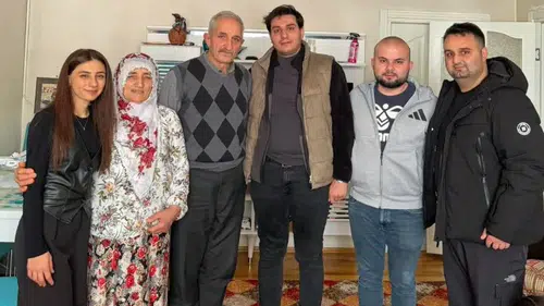 AK Parti Gençlik Kolları, Macahel'in Yaşayan Hazinesi Medeni Altun'u Ziyaret Etti