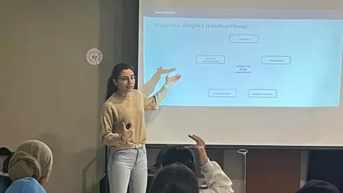 Artvin'de Bağımlılıkla Mücadele İçin Öğrencilere Yeşilay Konferansı Düzenlendi