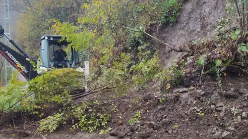 Şalpazarı’nda Heyelan Sonrası Müdahale Çalışmaları Sürüyor