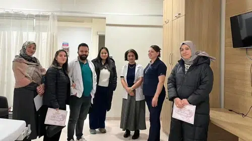 Erzurum'da Gebe Okulu 2025 mezunlarını verdi, eğitimlerle sağlıklı doğum süreci vurgulandı