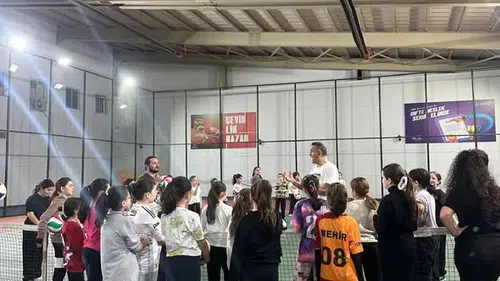 Artvin’de Voleybol Kurslarına Yoğun İlgi: İl Müdürü Hasan Kara’dan Ziyaret