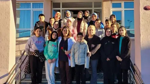 Huzurevi ve Öğrenciler Arasında Anlamlı Buluşma: Kuşaklar Arası Etkileşim Sağlandı