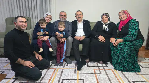 Umre İbadetini Tamamlayan Aileye Başkan Koçal’dan Ziyaret