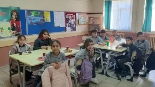 Çayırlı İlköğretim Okulu’ndan Filistin’e Yardım Kermesi