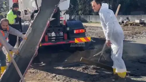 Cumhuriyet Mahallesi’nde Çocuk Parkı ve Sosyal Alan Çalışmaları Sürüyor