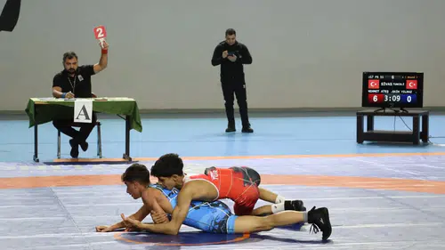 Okul Sporları Güreş Gençler Grup Birinciliği Trabzon’da Başladı