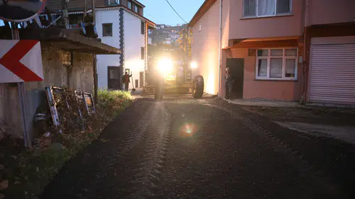 Akçaabat’ta Yol Bakım ve Asfalt Çalışmaları Sürüyor