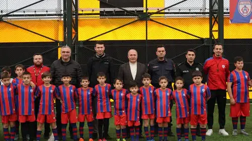 Arhavi’de Altınordu Futbol Okulu Açıldı