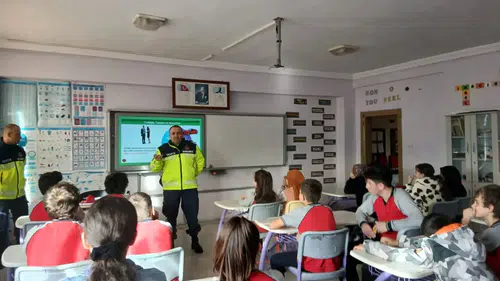 İyidere'de öğrencilere trafik bilinci eğitimi ile güvenli geleceğe adım atılıyor