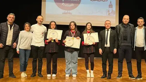 Akçaabatlı öğrenciler İstanbul Mutfak Günleri'nde 10 altın madalya kazandı