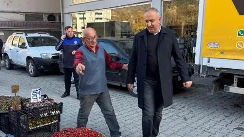 Başkan Orhan, Cuma Pazarı’nda Esnafla Buluştu