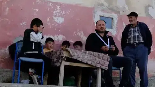 Kış soğuklarına rağmen Erikdibi'nde çocukların neşesi göz kamaştırıyor