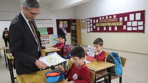 İl Millî Eğitim Müdürü Kahraman, Kalecik İlkokulu ve Ortaokulunu Ziyaret Etti