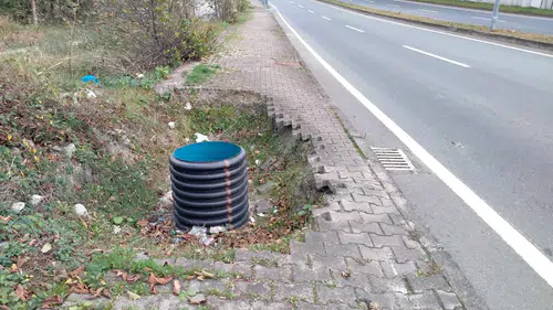 Rize’de Yaya Kaldırımında Tehlike: Rögar Kapağı Aylardır Açık Bırakıldı