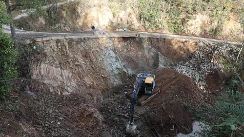 Arsin’de Fen İşleri Ekiplerinden Yoğun Mesai: Mahallelerde Altyapı ve Üstyapı Çalışmaları Sürüyor