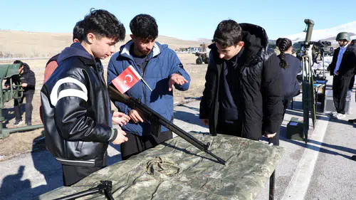 Erzurum'da Öğrenciler, 109. Topçu Birliği'ni Ziyaret Ederek Askerî Bilinç Kazandı