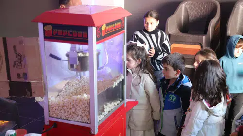 Narman'da Öğrencilere Sinema Keyfi: Karnelerine Özel Gösterim Düzenlendi