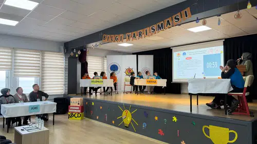 İyidere’de İlkokullar Arası Bilgi Yarışması İlk Etabı Büyük Heyecana Sahne Oldu