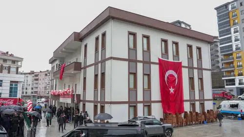 Ardeşen’de Nusret Bayraktar 4-6 Yaş Kur’an Kursu ve İlim Yayma Vakfı Gençlik ve Eğitim Merkezi Açıldı