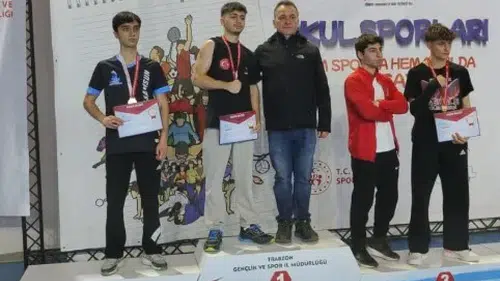 Farabi MTAL Öğrencileri Bilek Güreşinde Türkiye Şampiyonası Yolunda