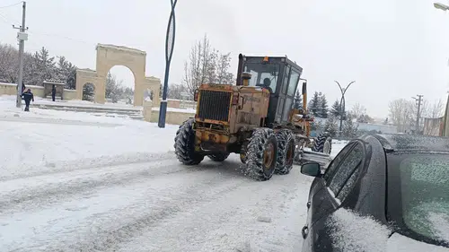 Aşkale’de Yoğun Kar Yağışı Sonrası Saha Çalışmaları Aralıksız Sürüyor
