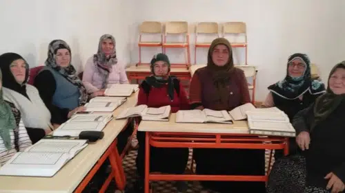 Yusufeli Köprügören Köyü’nde Talebelere Kur’an-ı Kerim Hediyesi