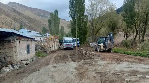 Şenkaya Kaynak Mahallesi’nde Yollar Yenileniyor