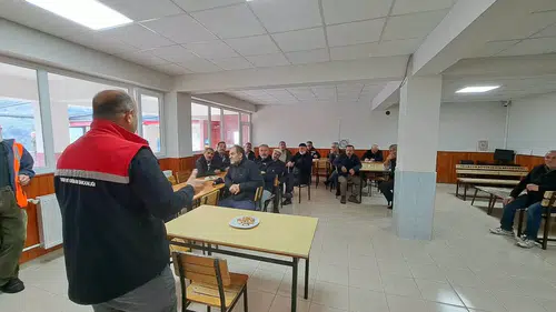 Yomra’da Fındık Üreticilerine Budama Eğitimi Verildi