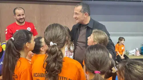 Akçaabat’ta Dünya Kız Çocukları Günü Voleybol Okulu’nda Kutlandı
