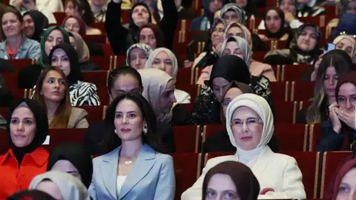 GİF'27'de gençler iz bıraktı, yıldızlar alkışladı