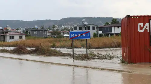 Hatay'da sağanak ve dolu etkili oldu