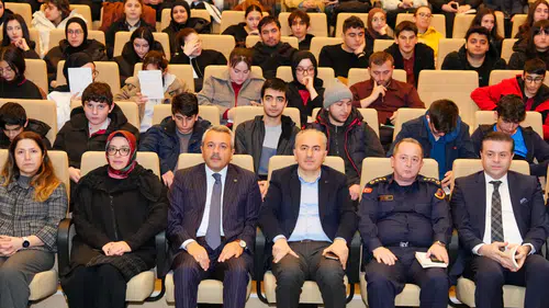 Rize’de Çayla Kitap Projesi Etkinliği: Öğrencilere Kitap Hediye Çeki Verildi