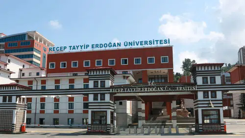 Recep Tayyip Erdoğan Üniversitesi HMGS Başarısında Türkiye 7’ncisi Oldu, Deneme Sınavıyla Bir İlke İmza Attı