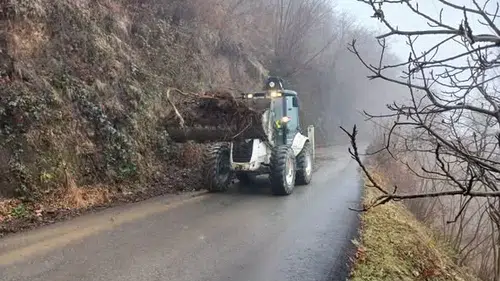 Yomra’da Yol Bakım ve Onarım Çalışmaları Aralıksız Sürüyor