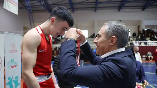 Trabzon’da Okul Sporları Boks İl Birinciliği Müsabakaları Tamamlandı