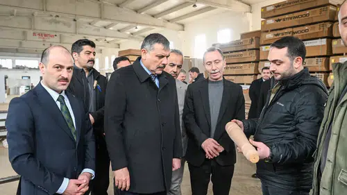 Vali Çiftçi Oltu Organize Sanayi'de Alkan Mobilya'yı ziyaret etti, çevre dostu üretim süreçlerini inceledi