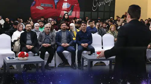 Erzurum’da Dijital Güvenlik ve Teknoloji Farkındalığı Zirvesi Yoğun Katılımla Gerçekleştirildi