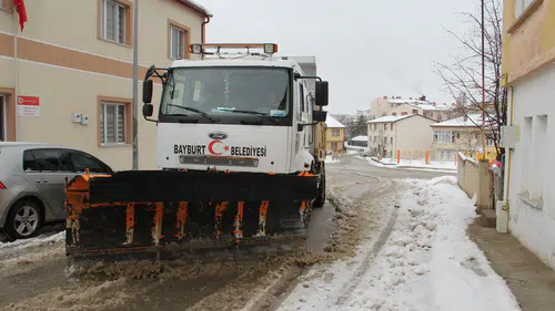 Bayburt Belediyesi Ekipleri Karla Mücadelede Aralıksız Çalışıyor