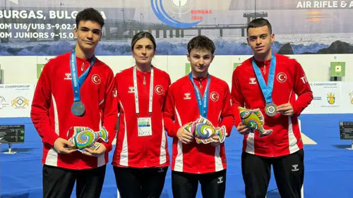 Trabzonlu Eren Kalfa, Avrupa Şampiyonası'nda rekor kırıp altın madalya kazandı!