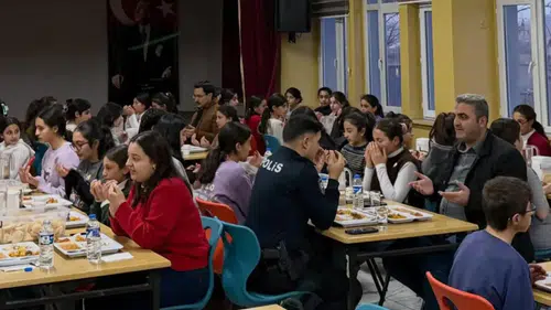 Akyaka’da İftar bereketi öğrencilerle paylaşıldı