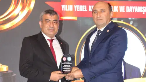 Dr. Ekrem Aslan’a Yerel Katılımcılık ödülü