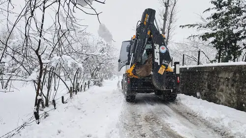 Trabzon’da Kar Alarmı: 40 Mahalle Yolu Ulaşıma Kapandı, Büyükşehir Seferber Oldu