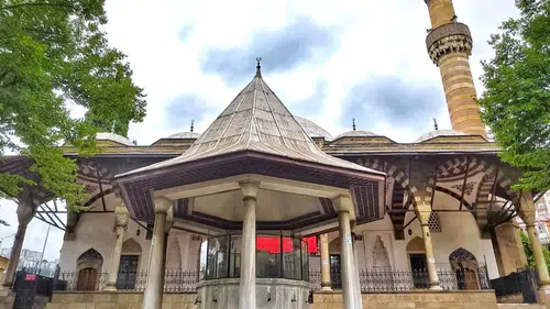 Gülbahar Hatun Camii: Trabzon'un Tarihi ve Mimari Hazinesi