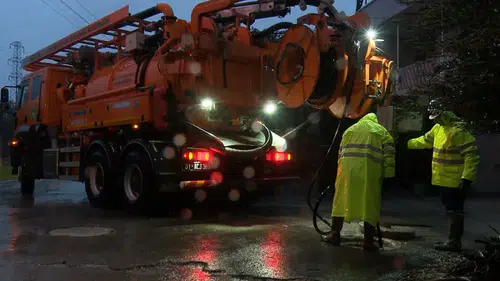 ASKİ, Yağmurda 492 İş Makinesi ve 1,672 Personeliyle İş Başında!