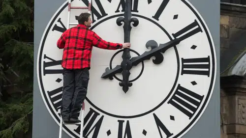 2026'da yaz saati uygulaması 29 Mart'ta başlayacak, saatler ileri alınacak!