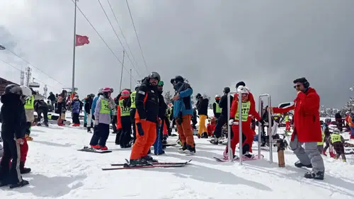 Sarıkamış'ta Snowboard Türkiye Birinciliği, Genç Sporcuların Başarılarıyla Tamamlandı