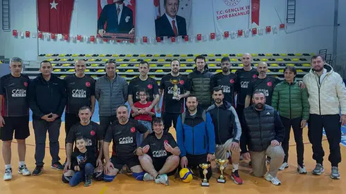 Arhavi’de Ramazan’da Filistin İçin Voleybol Turnuvası Tamamlandı: Şampiyon Çözüm Kurs